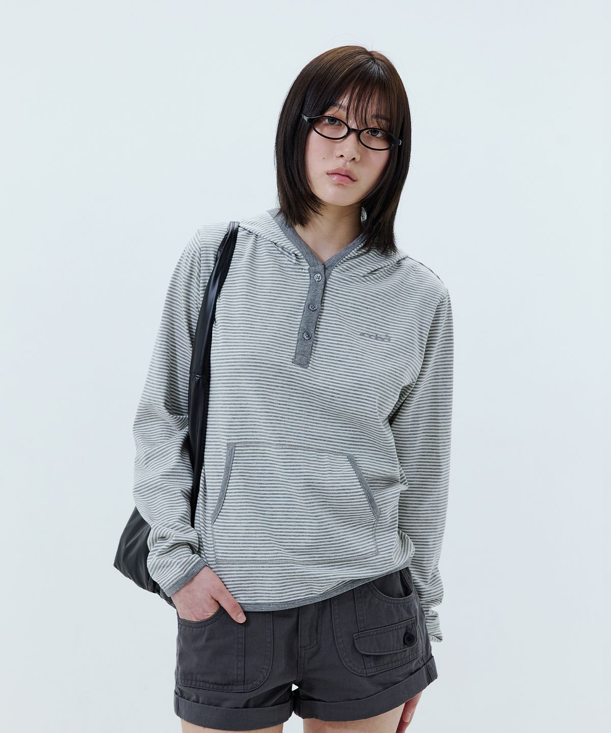 오드스튜디오(ODDSTUDIO) 헨리넥 스트라이프 포켓 후드 롱 슬리브 - GRAY MELANGE