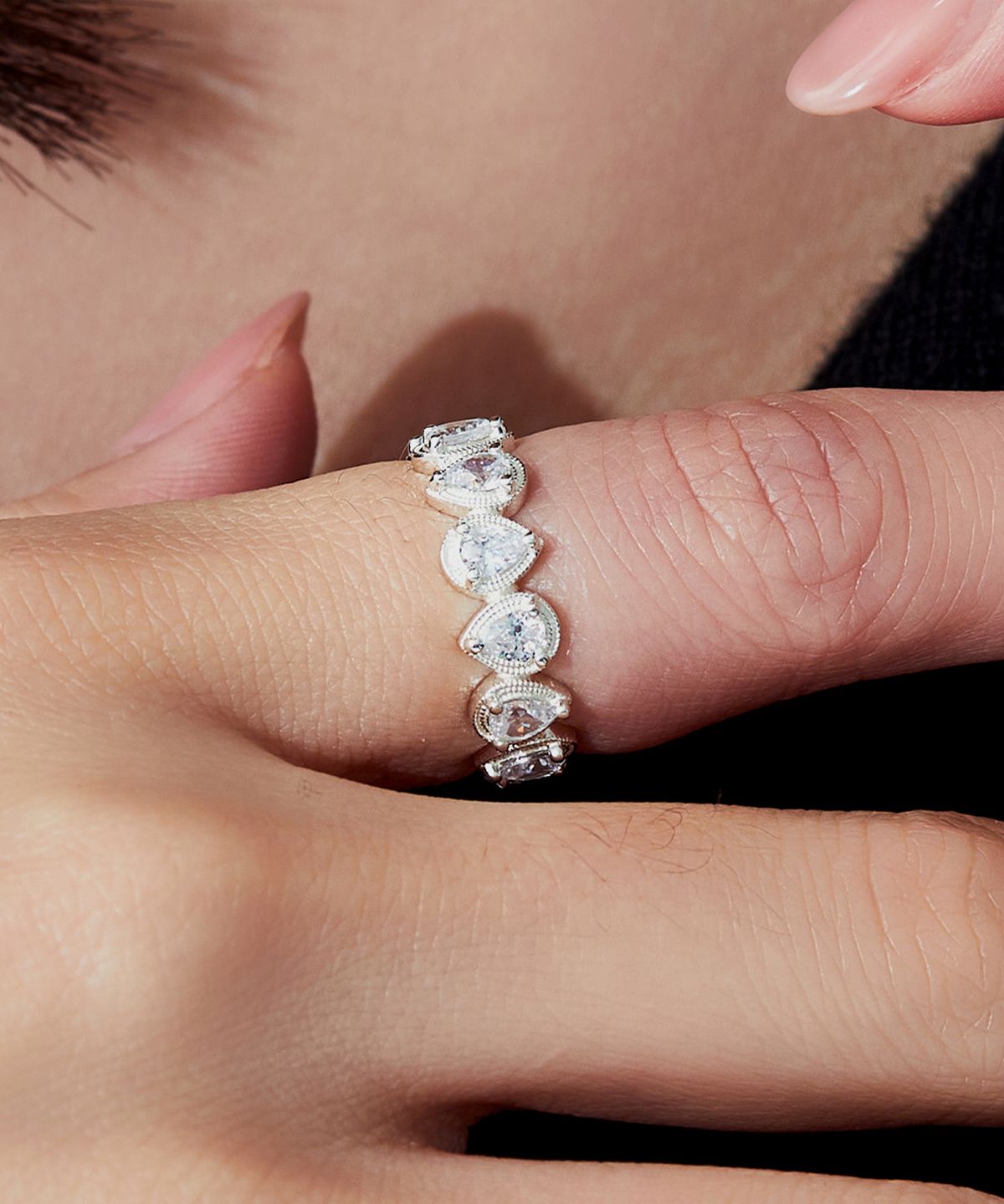엘렌쥬얼리(HELENE JEWELRY) 925 실버 세인트 물방울 큐빅 볼드 미스 링 은 반지