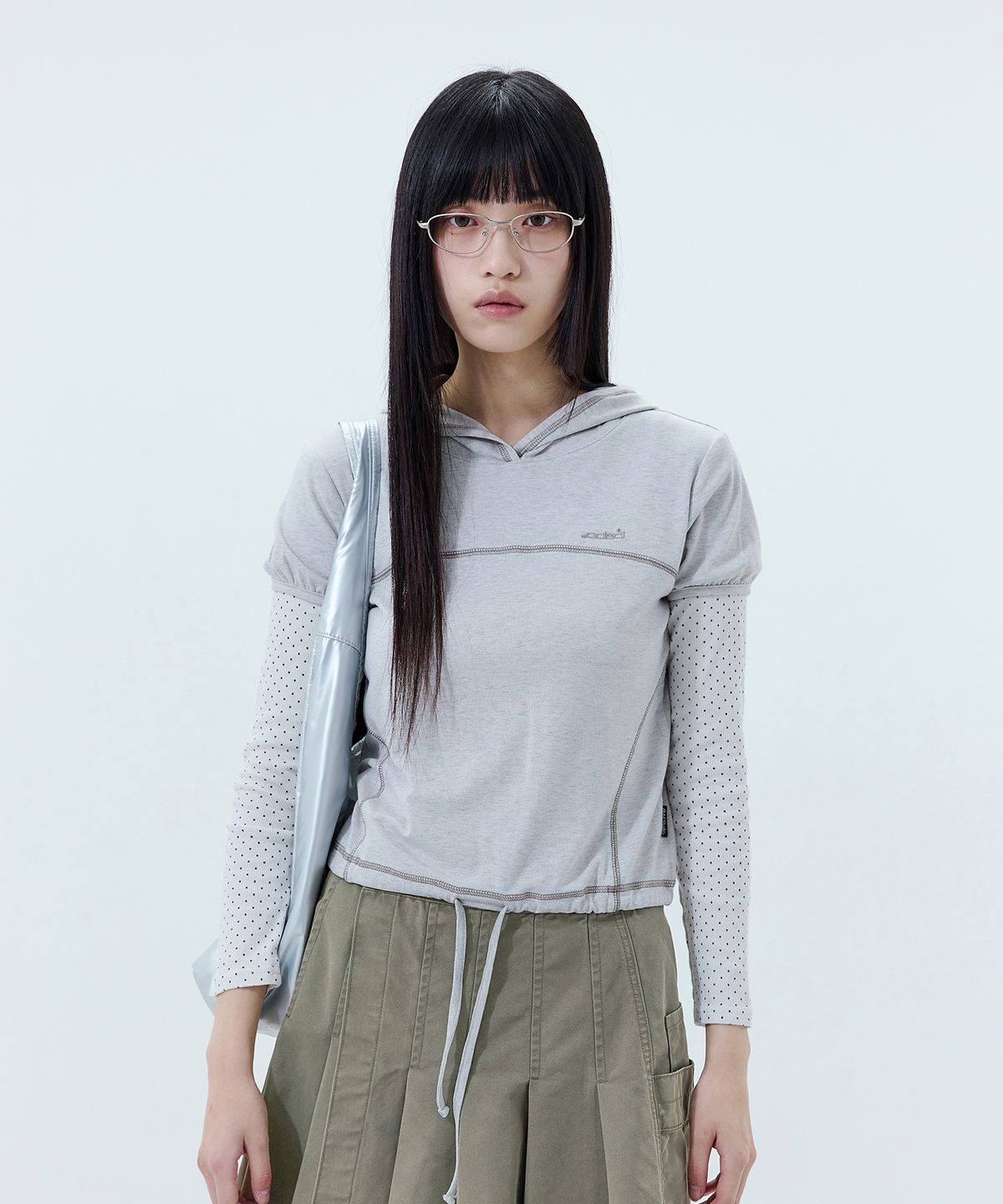 오드스튜디오(ODDSTUDIO) 퍼프 커버 스티치 크롭 후드 티셔츠 - GRAY MELANGE