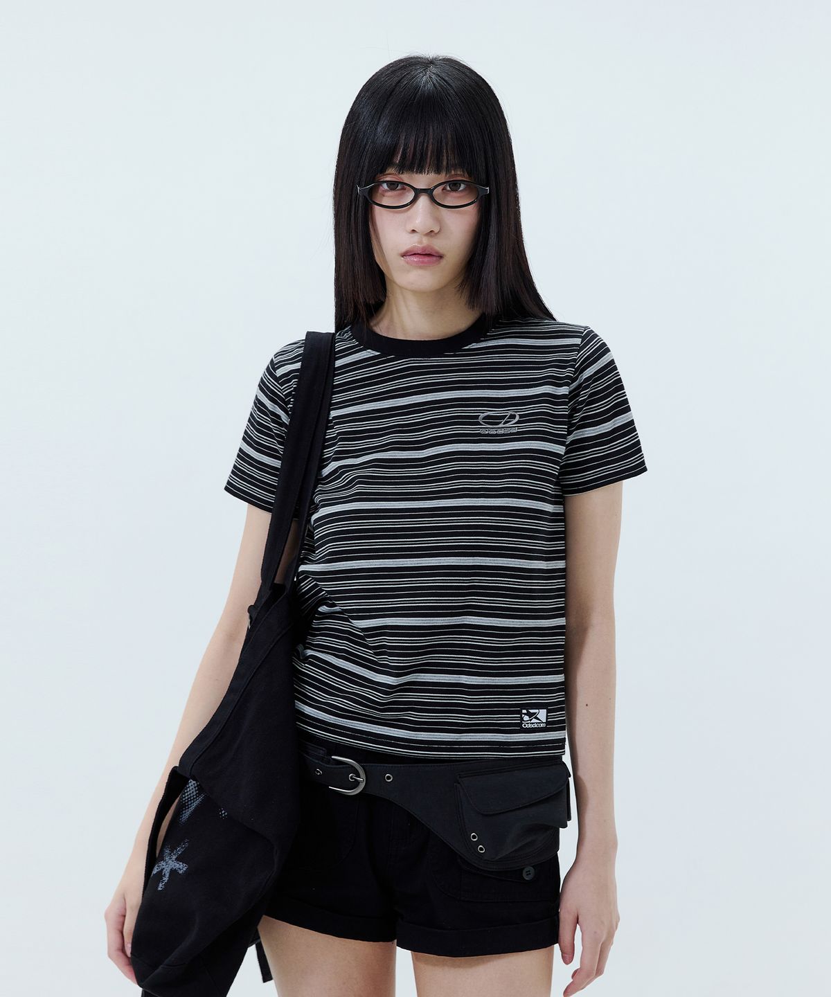오드스튜디오(ODDSTUDIO) ODSD 스트라이프 레귤러핏 티셔츠 - BLACK