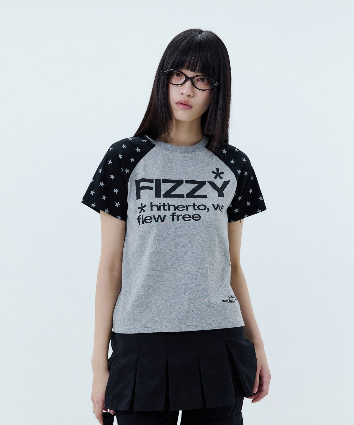 오드스튜디오(ODDSTUDIO) 스타 포인트 래글런 티셔츠 - MELANGE GRAY/ BLACK