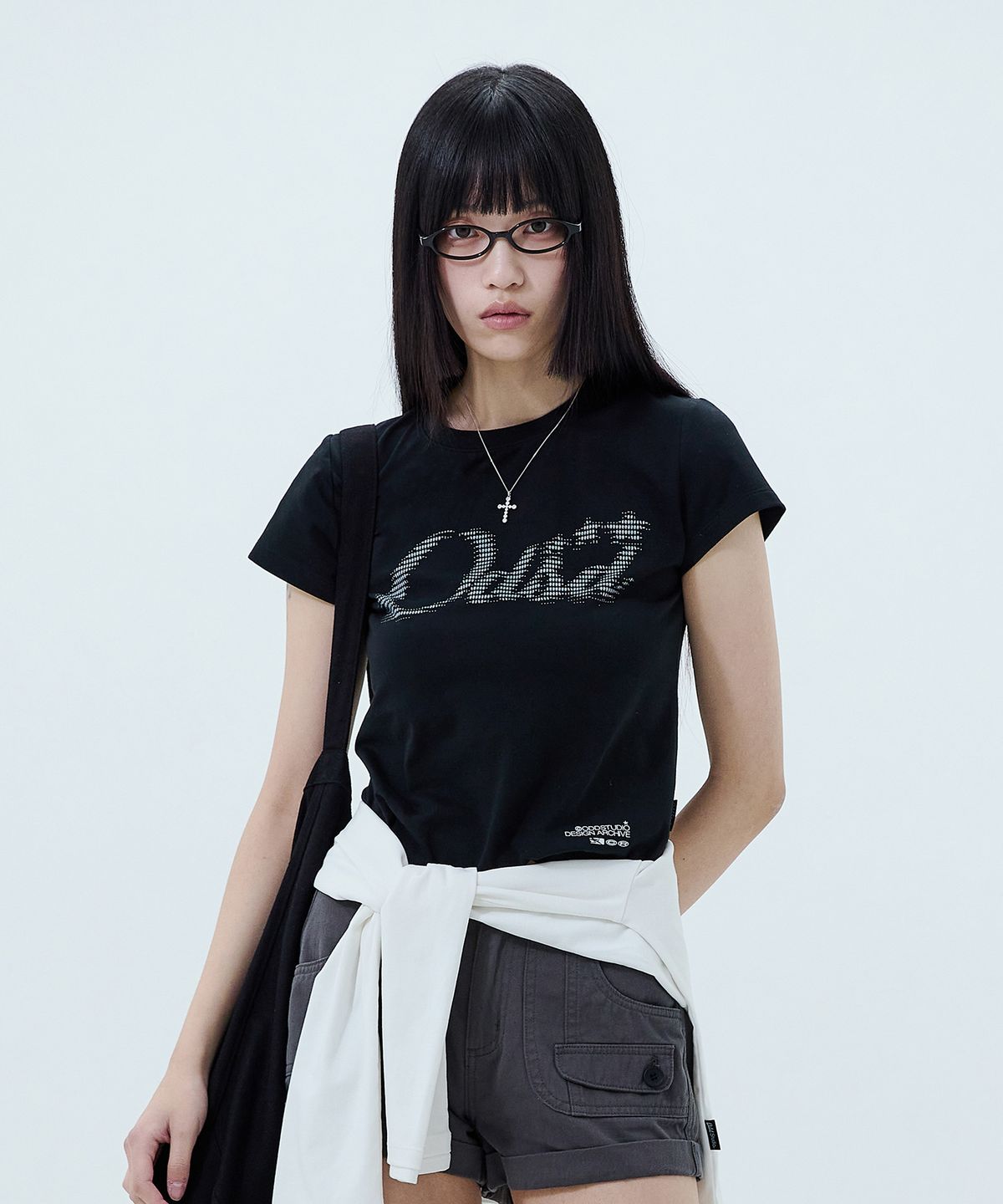 오드스튜디오(ODDSTUDIO) Odsd 아스키 캡소매 티셔츠 - BLACK