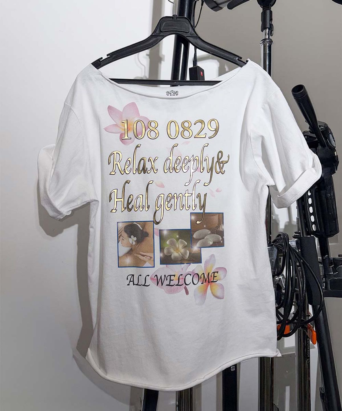 스컬프터(SCULPTOR) Healing Off-Shoulder Tee White