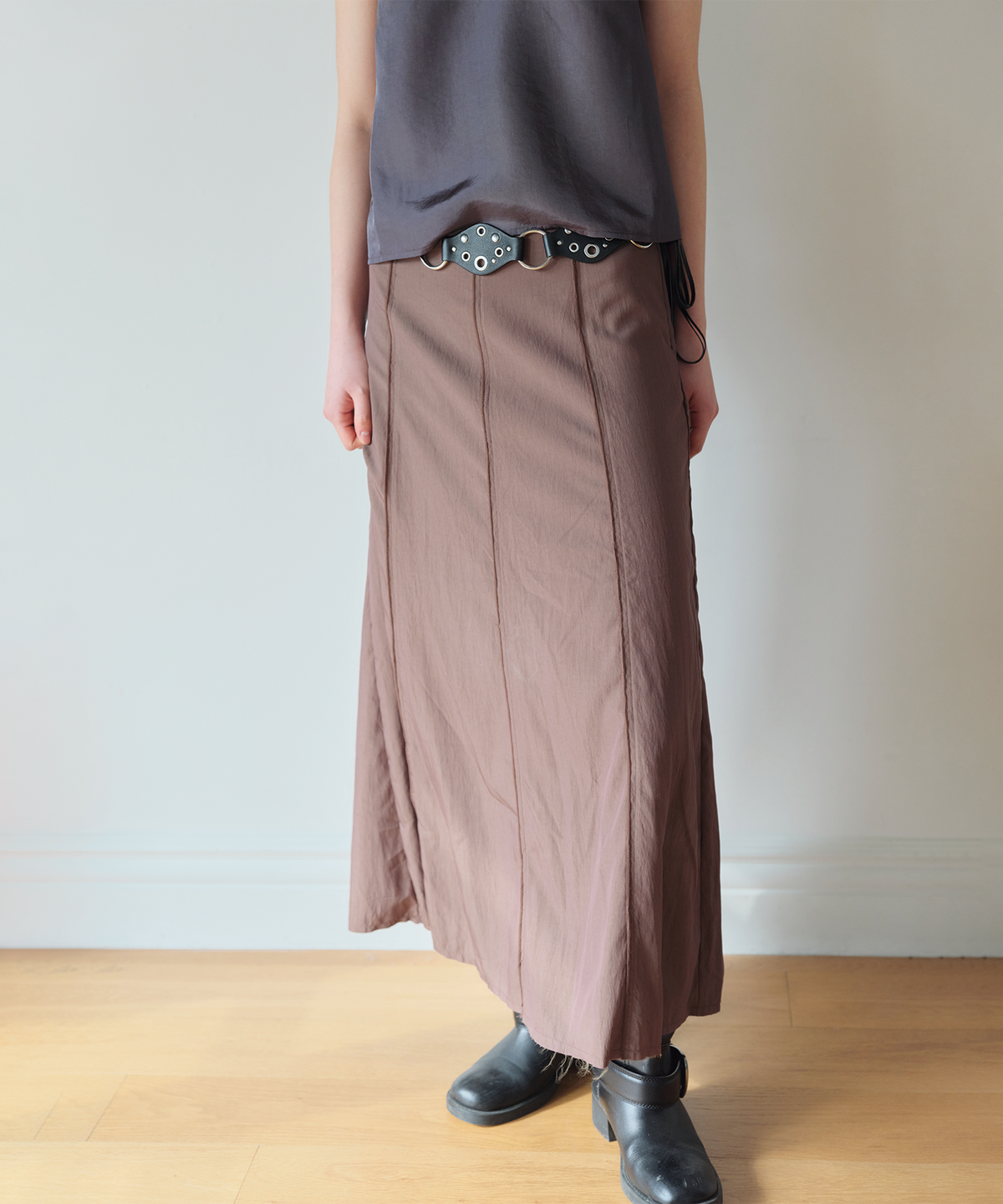 홈바디띵즈(HOMEBODY THINGS) Classic Panel Midi Skirt (BROWN)