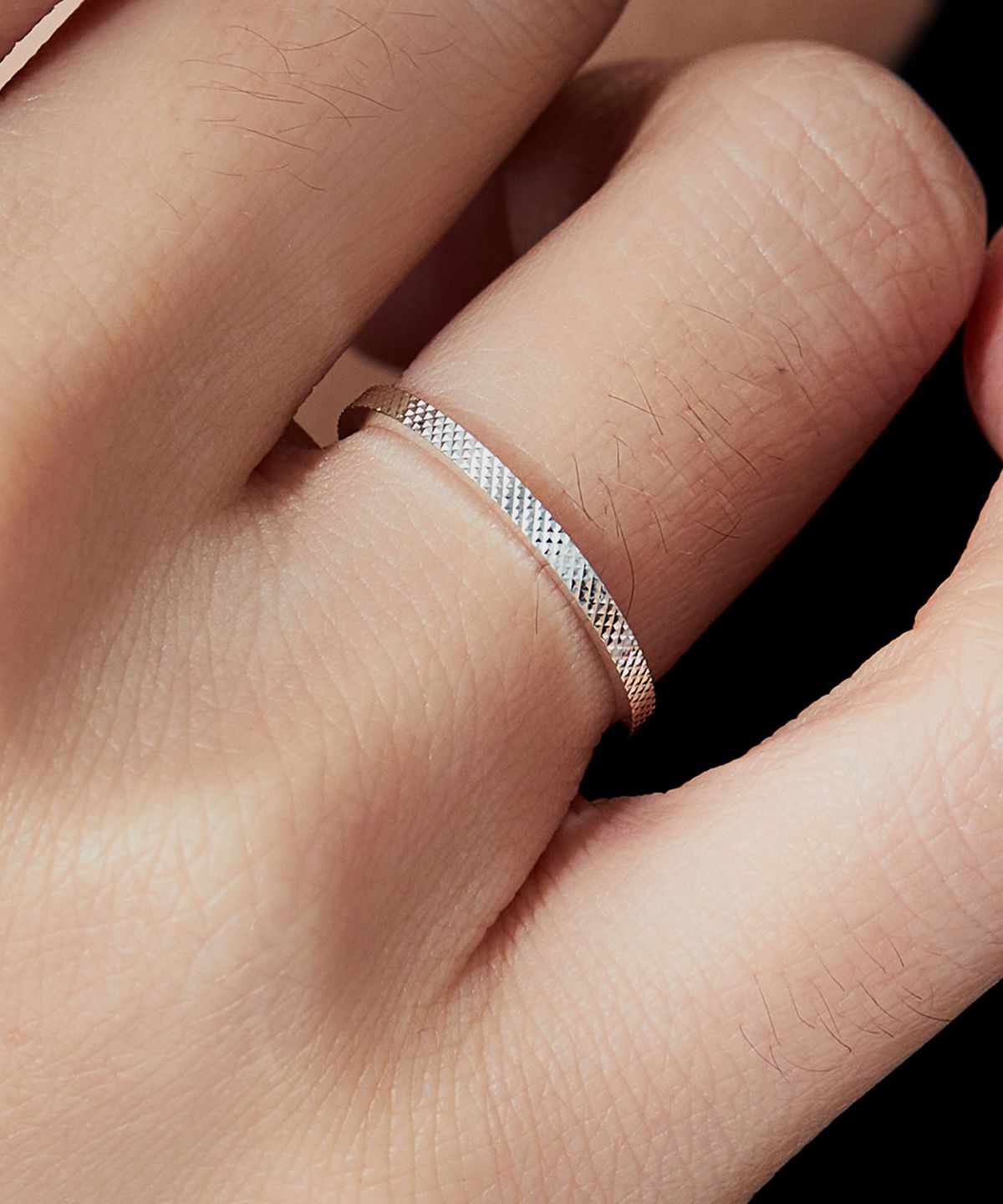 엘렌쥬얼리(HELENE JEWELRY) 925 실버 칠링 패턴 슬림 라인 미스 링 은 반지
