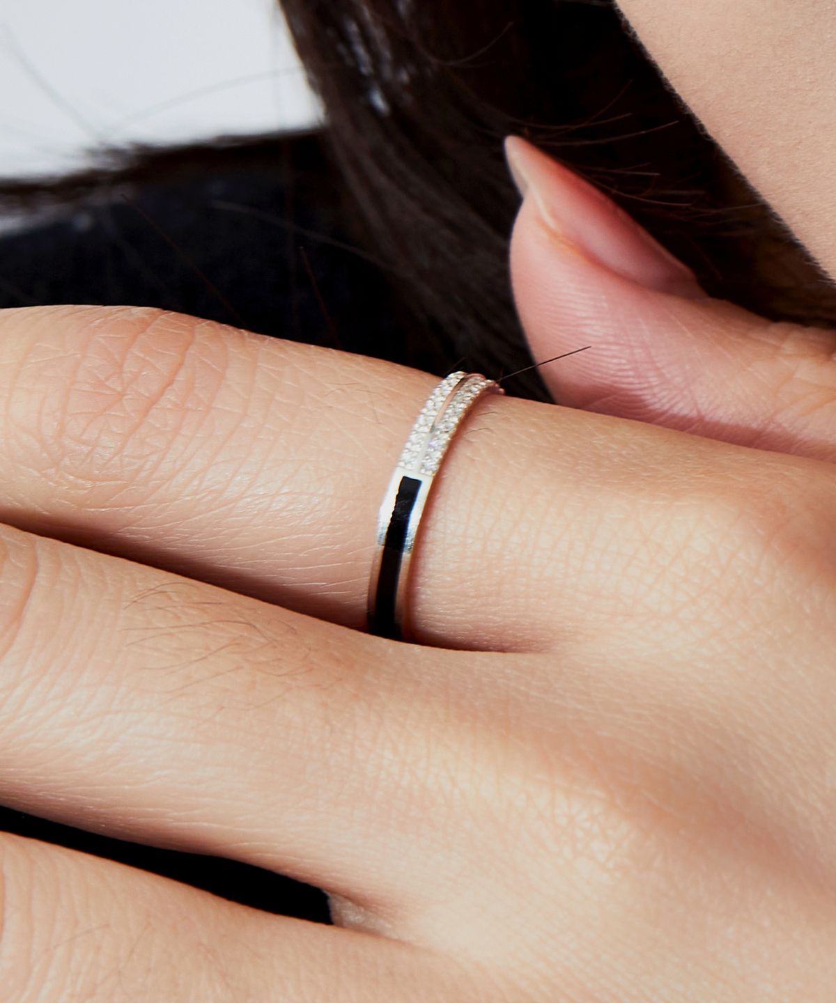 엘렌쥬얼리(HELENE JEWELRY) 925 실버 하프 블랙 오닉스 라인 미스 링 은 반지