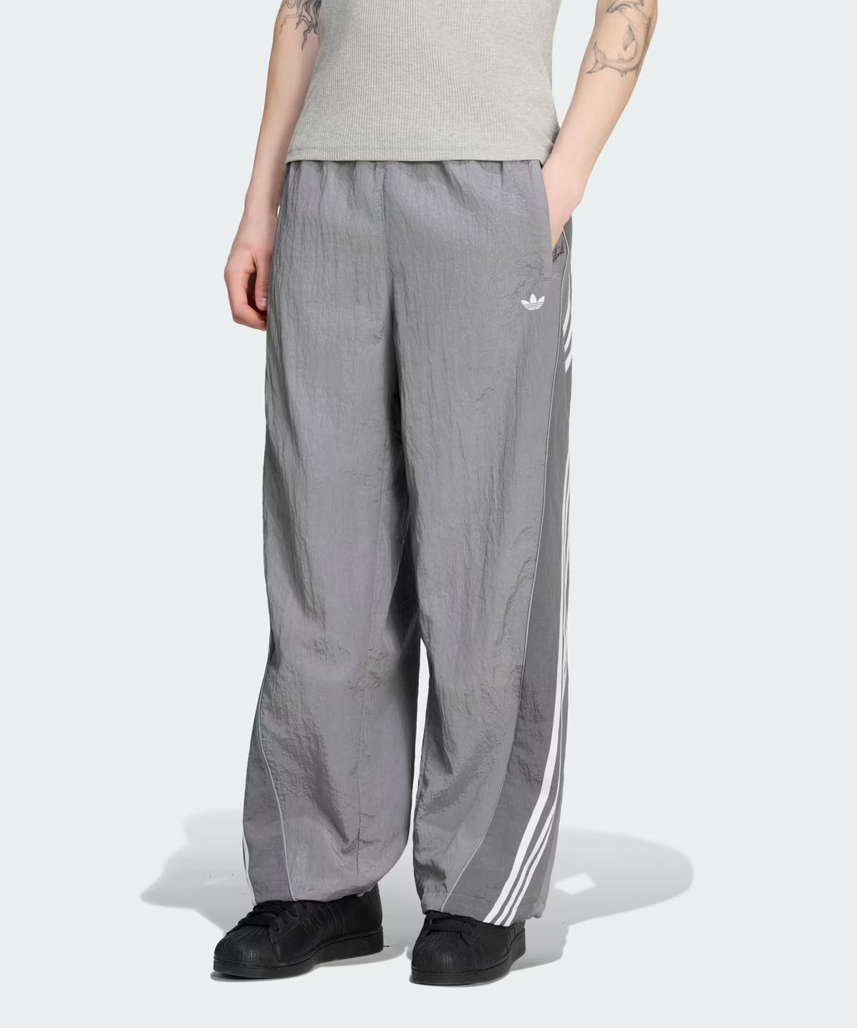 아디다스(ADIDAS) 아딜레늄 시즌 5 트랙 팬츠 - 그레이 / KX4832