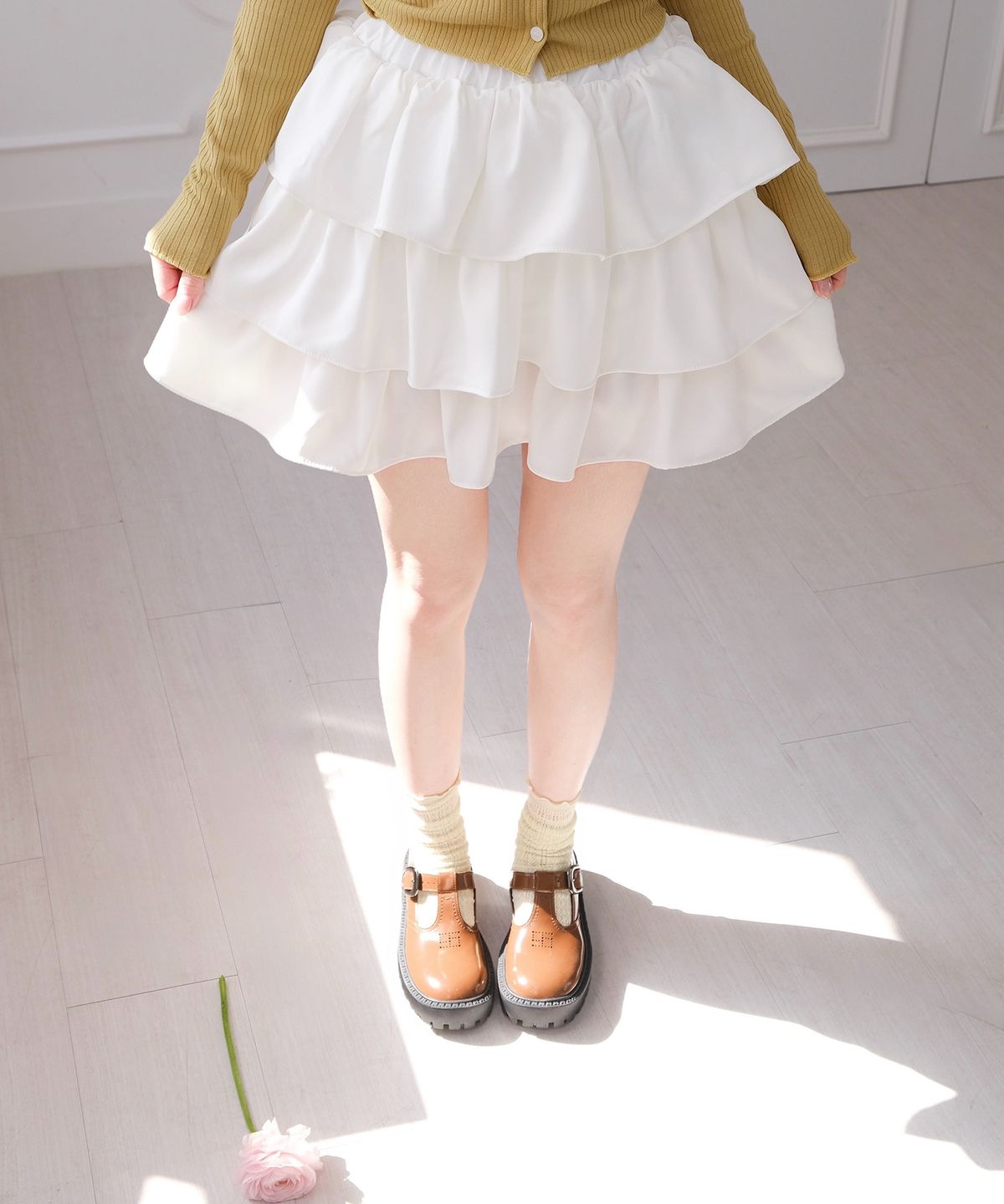 아이씨에(ISEEAE) Volume Tiered Skirt (White)