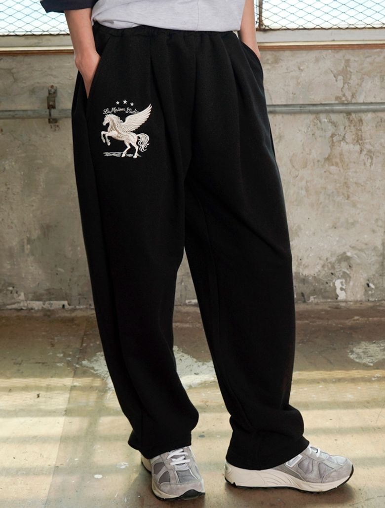 PEGASUS ONE TUCK CURVED SWEAT PANTS BLACK(FCG1PT690M)