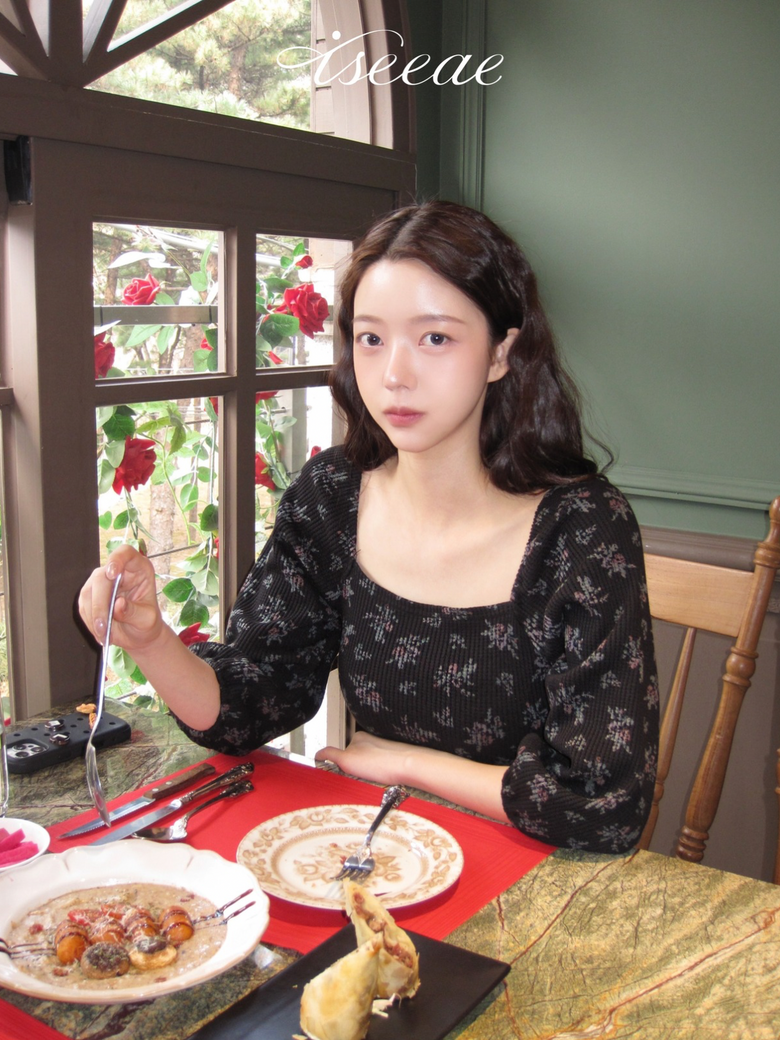 Floral Balloon 2-Way Blouse (Black)