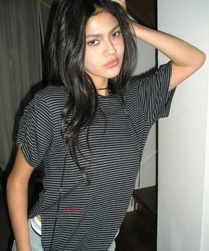 오버사이즈드 에스티 셔링 슬릿 티-블랙