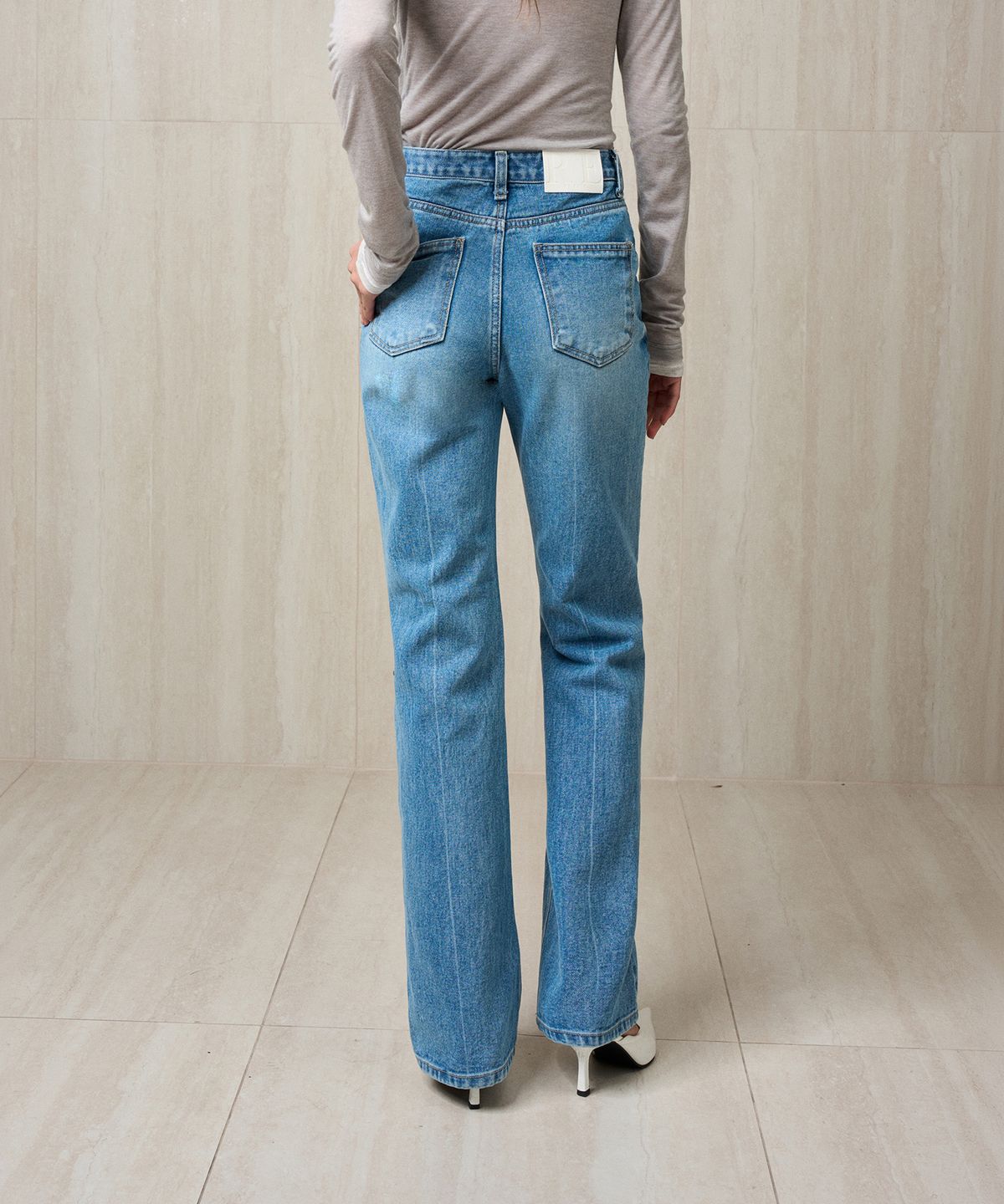 리이(RE RHEE) FRONT CREASED DENIM PANTS LIGHT BLUE