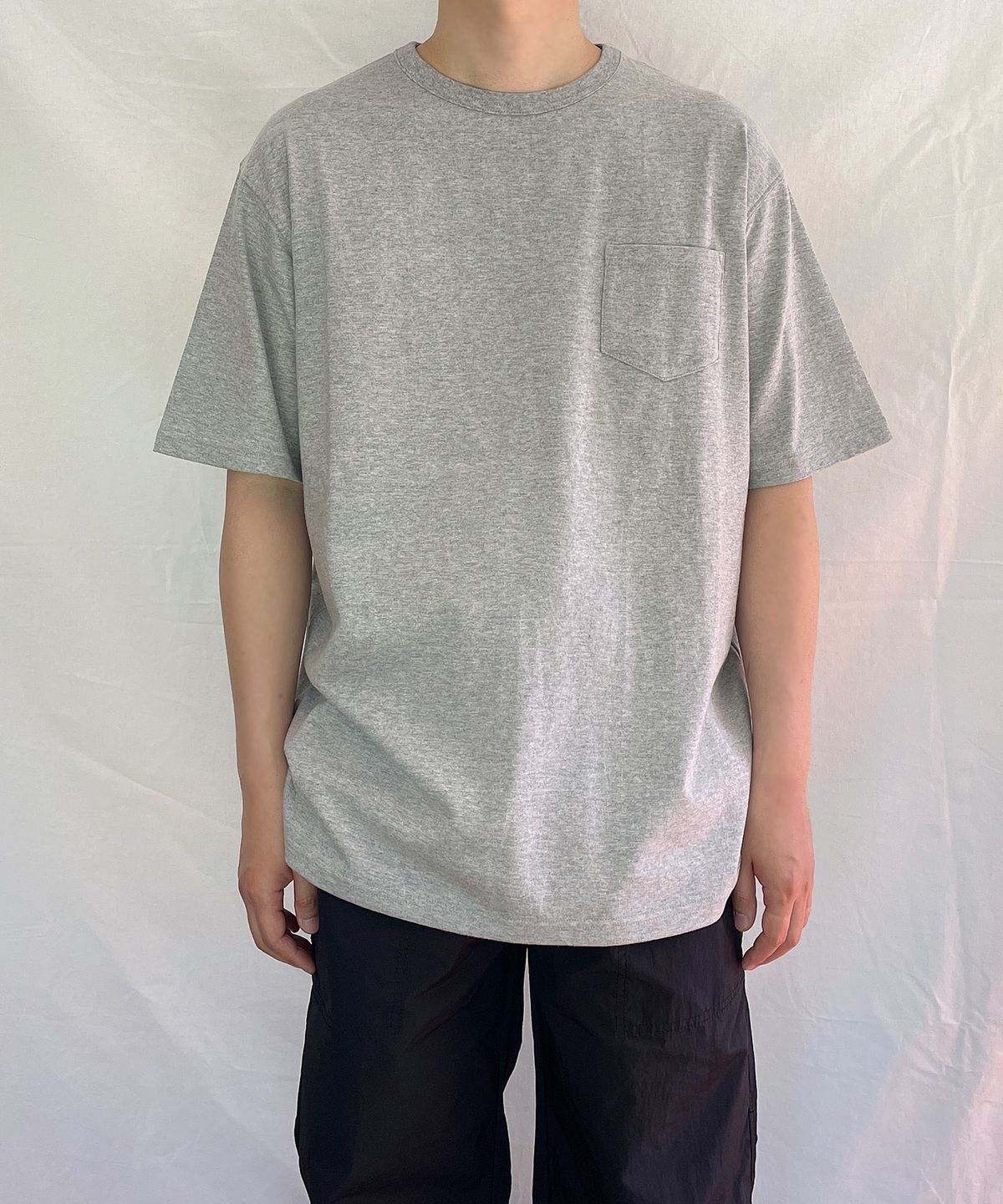 유니드가먼츠(YOUNEEDGARMENTS) 클래식 포켓 S/S 티셔츠 (그레이)