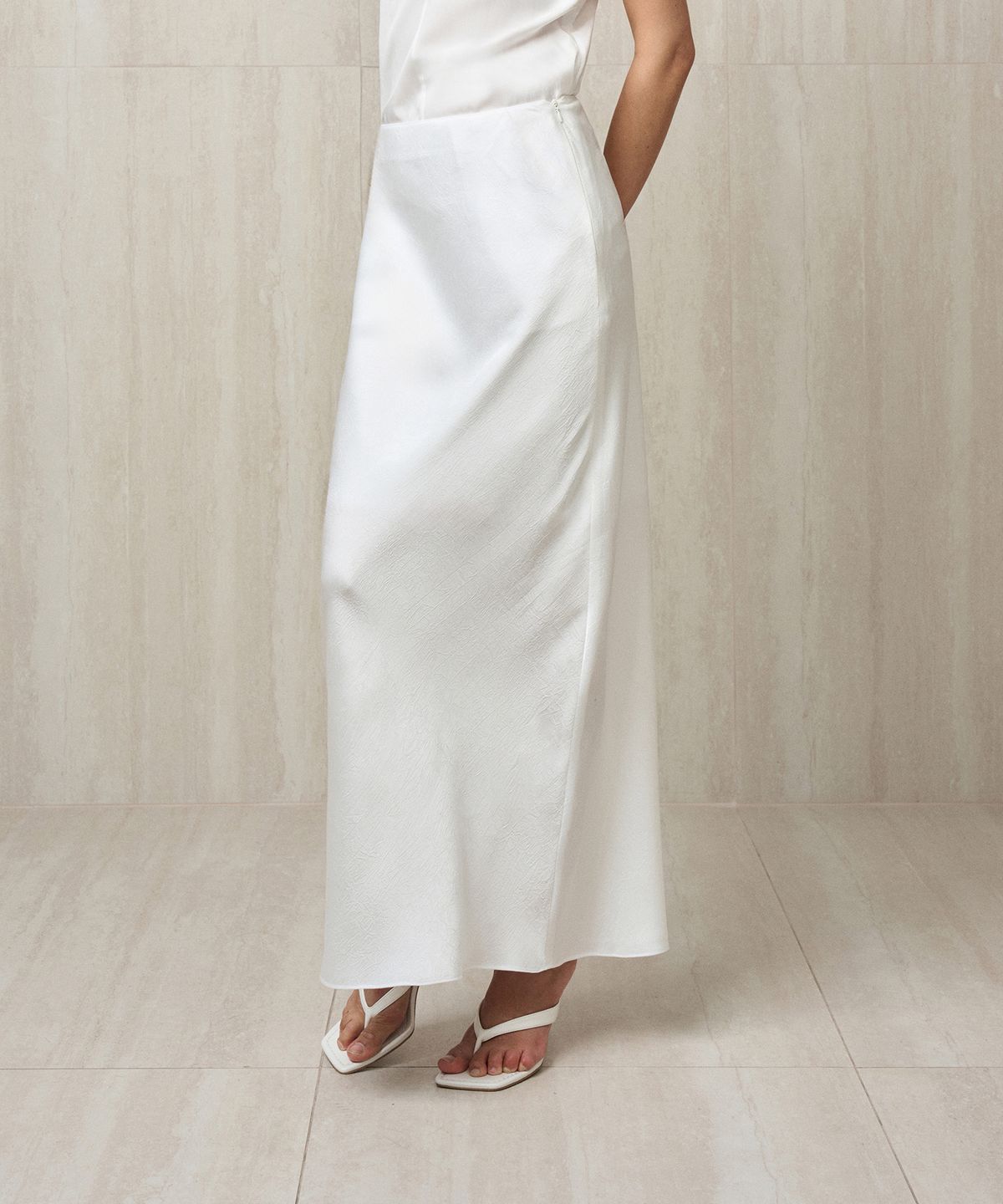 리이(RE RHEE) CRINKLED MAXI SKIRT