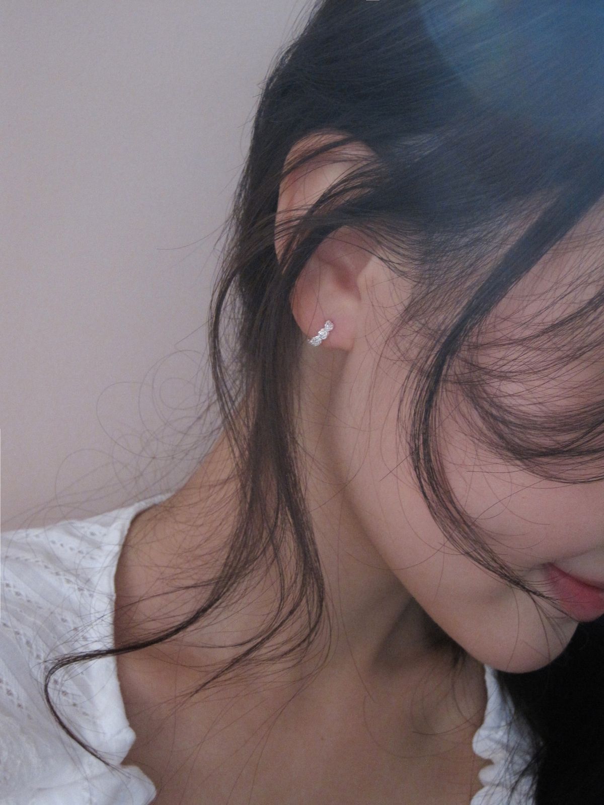 둥그런(DUNGEUREON) [925 Silver] Rose Bouquet Earrings