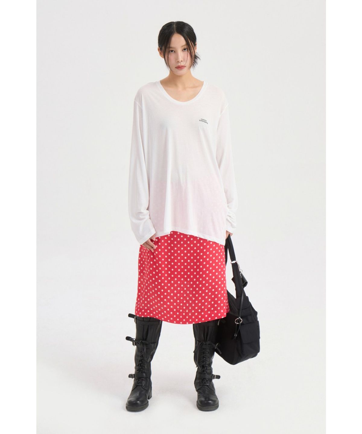 럭키슈에뜨(LUCKY CHOUETTE) U Neck Loose Fit Long Sleeve T-shirt (white) LFTAX25465WHX