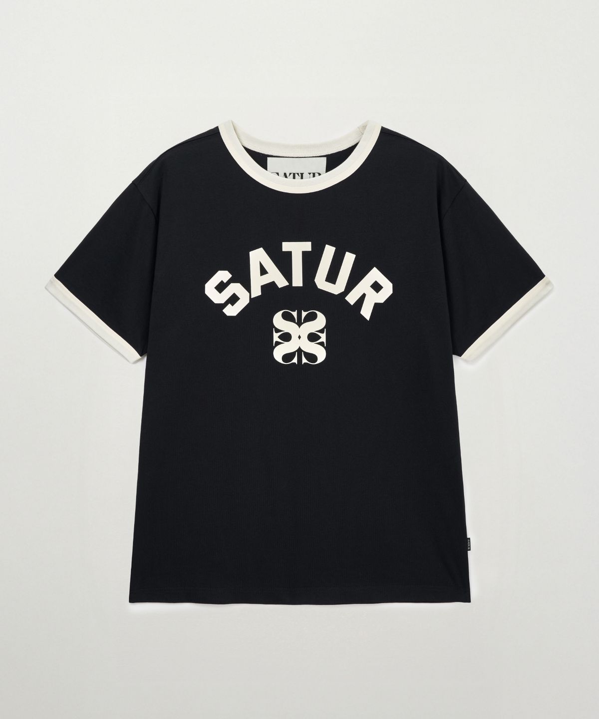 세터(SATUR) 아치 로고 링거 반팔 티셔츠 블랙