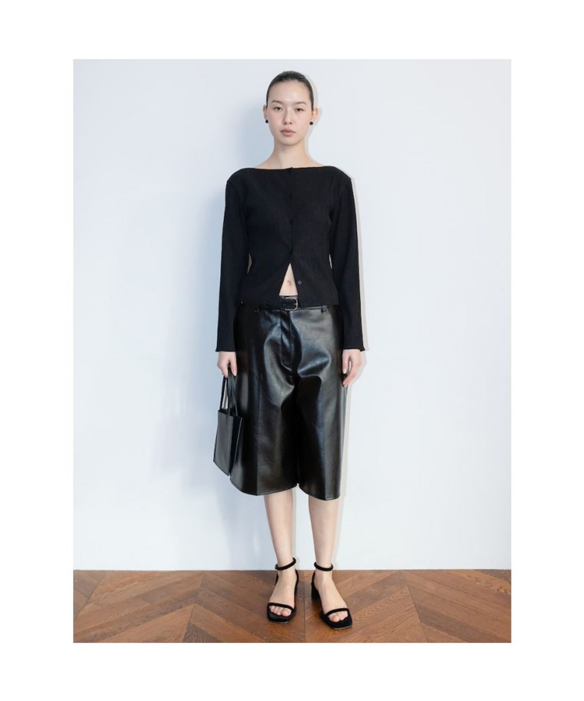 디애퍼처(THE APERTURE) Teana Pleated Cardigan  Black (TA6241A035)