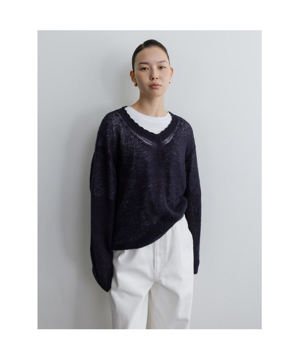 디애퍼처(THE APERTURE) Loosely V Neck Knit  Navy (TA5751A08R)