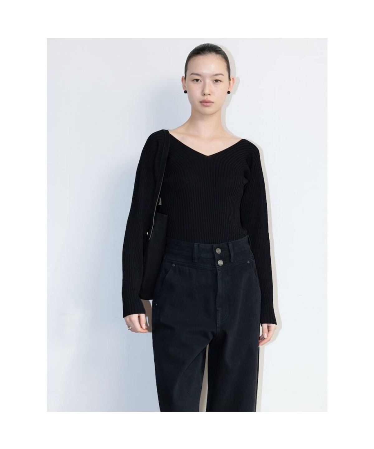 디애퍼처(THE APERTURE) Spring Delia Knit Top  Black (TA6251A075)