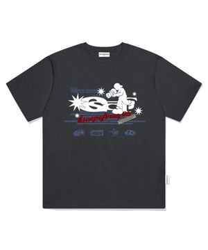 포토그래퍼 ESCF 로고 콜라주 프린트 오버핏 반팔티 차콜