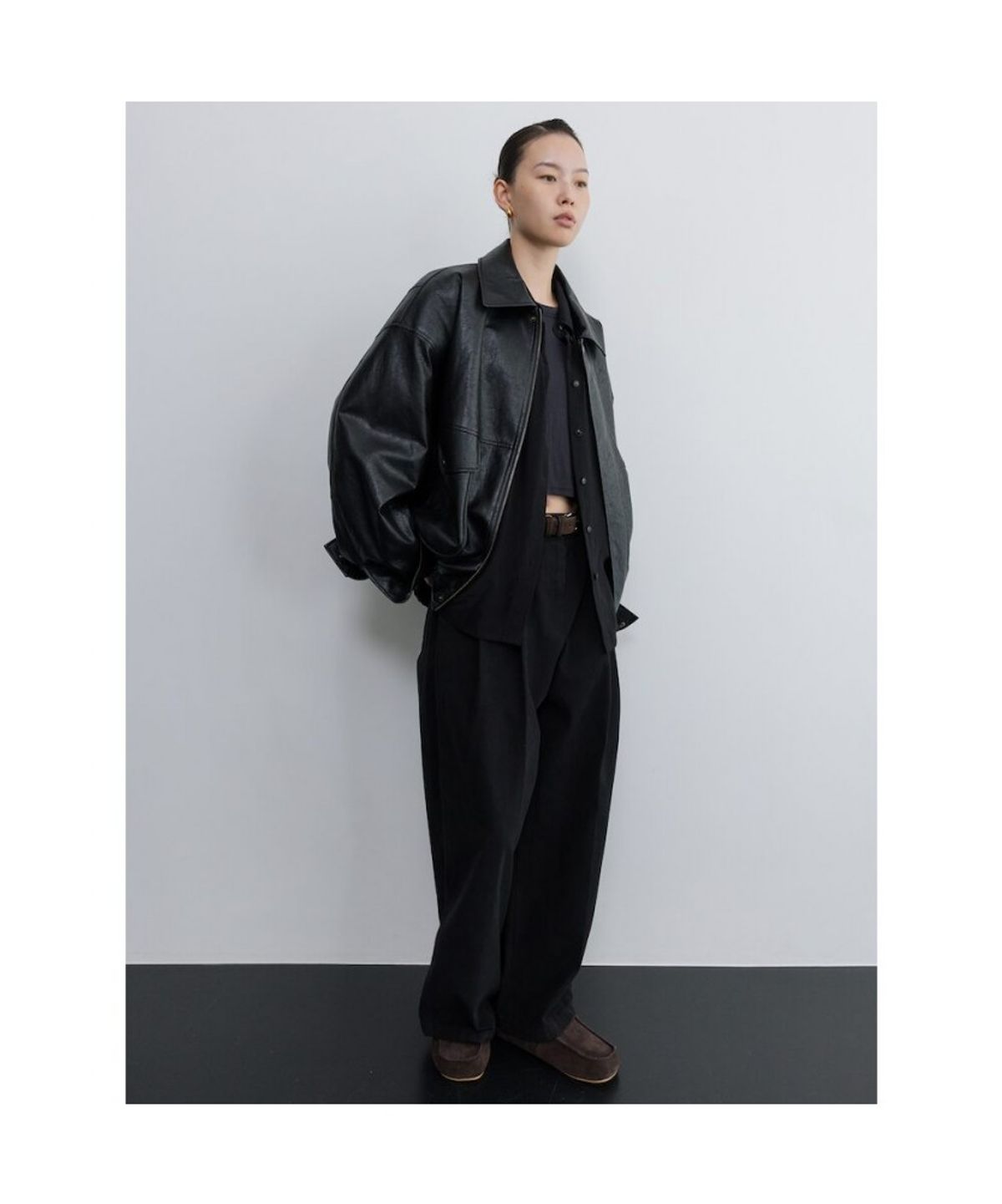 디애퍼처(THE APERTURE) Over Tuck Pants  Black (TA5X21A015)
