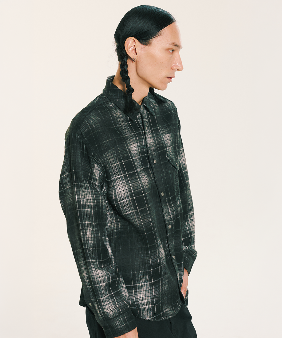 더 오피셜 레퓨지(THE OFFICIAL REFUGE) HAND OIL BRUSHED SHIRT BLACK