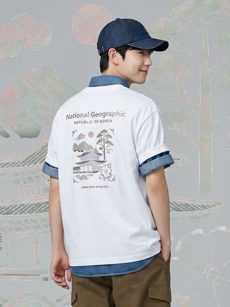 N262UTS920 [ROK] 나전칠기 그래픽 반팔 티셔츠 WHITE