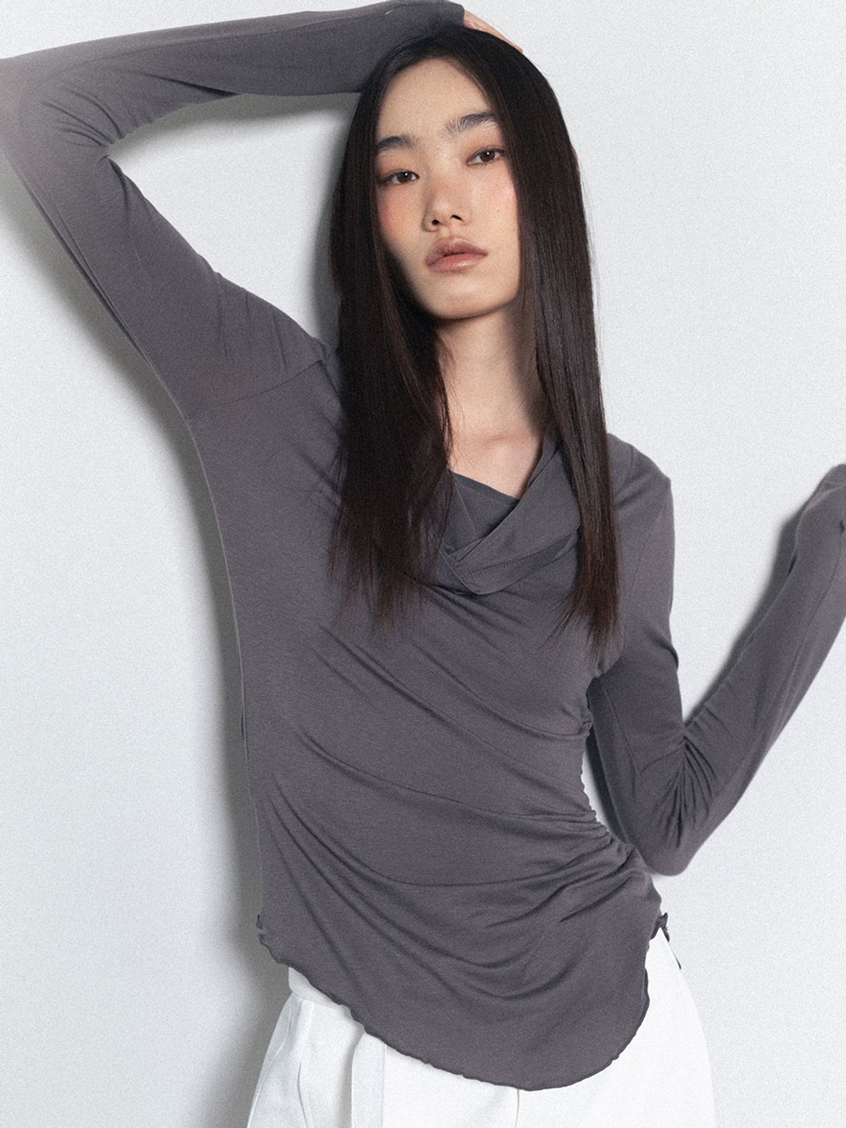 비수스(VISUS) Two-way Strap Top_Charcoal