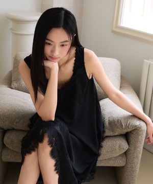 Soft Lace Midi Skirt (Black)