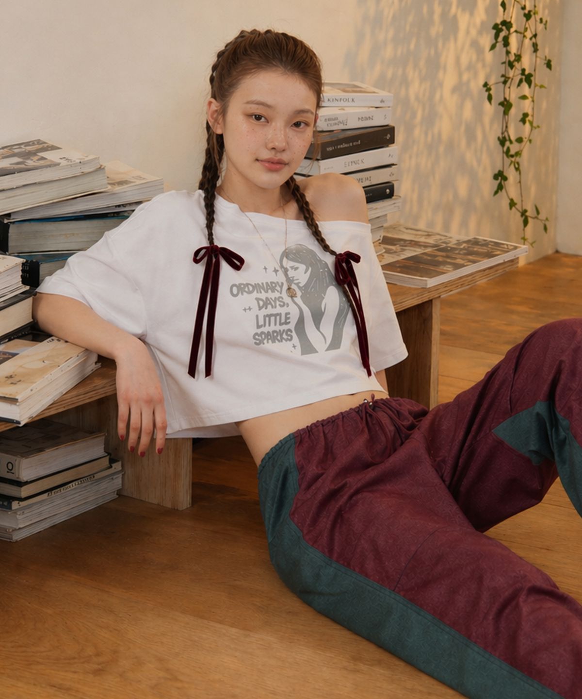 꾸아페(QUAFE) SPARK BEADED OFF-SHOULDER T-SHIRT_3color