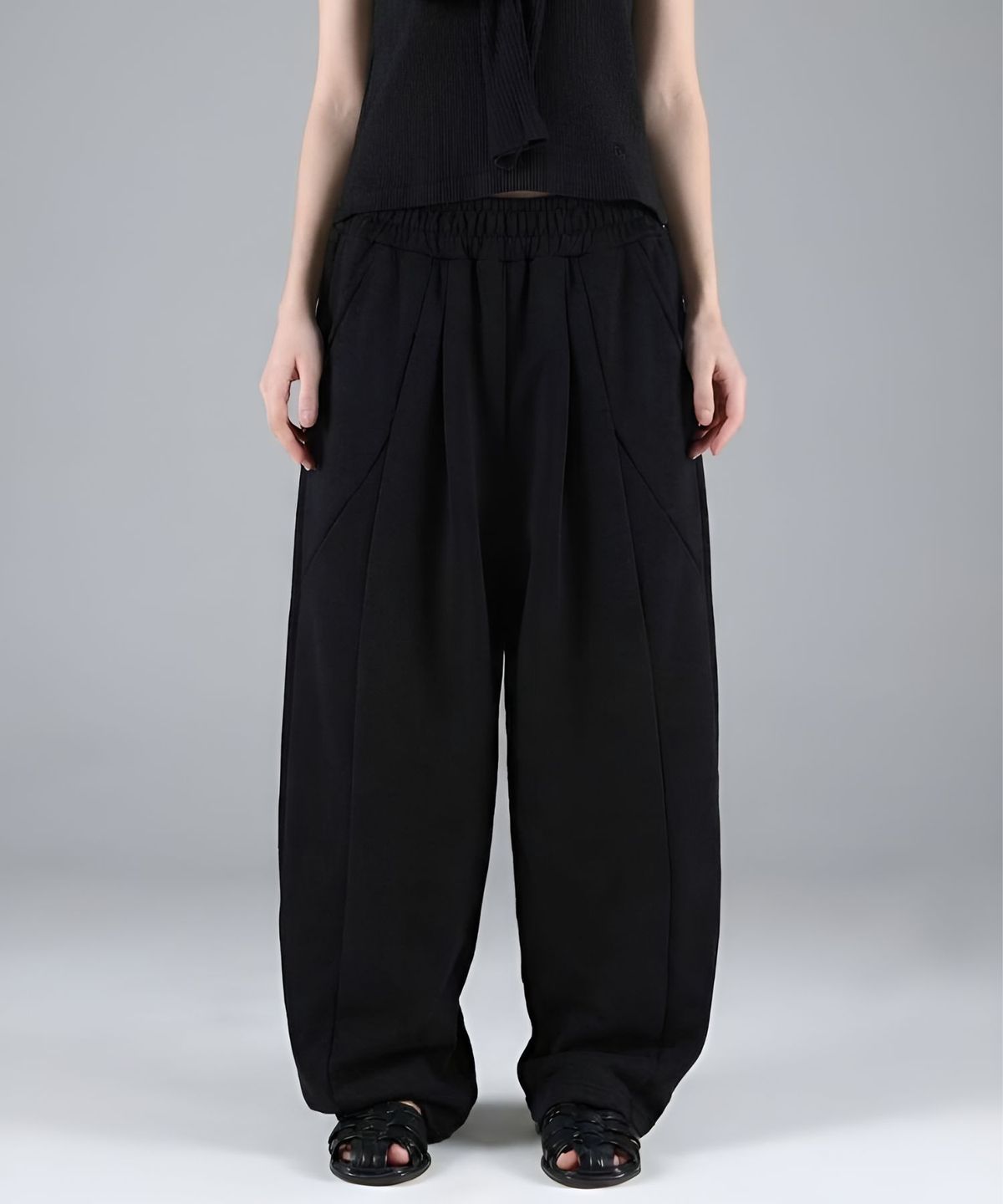 포더핏(FOR THE FIT) 절개 커브드 와이드 스웨트팬츠_블랙