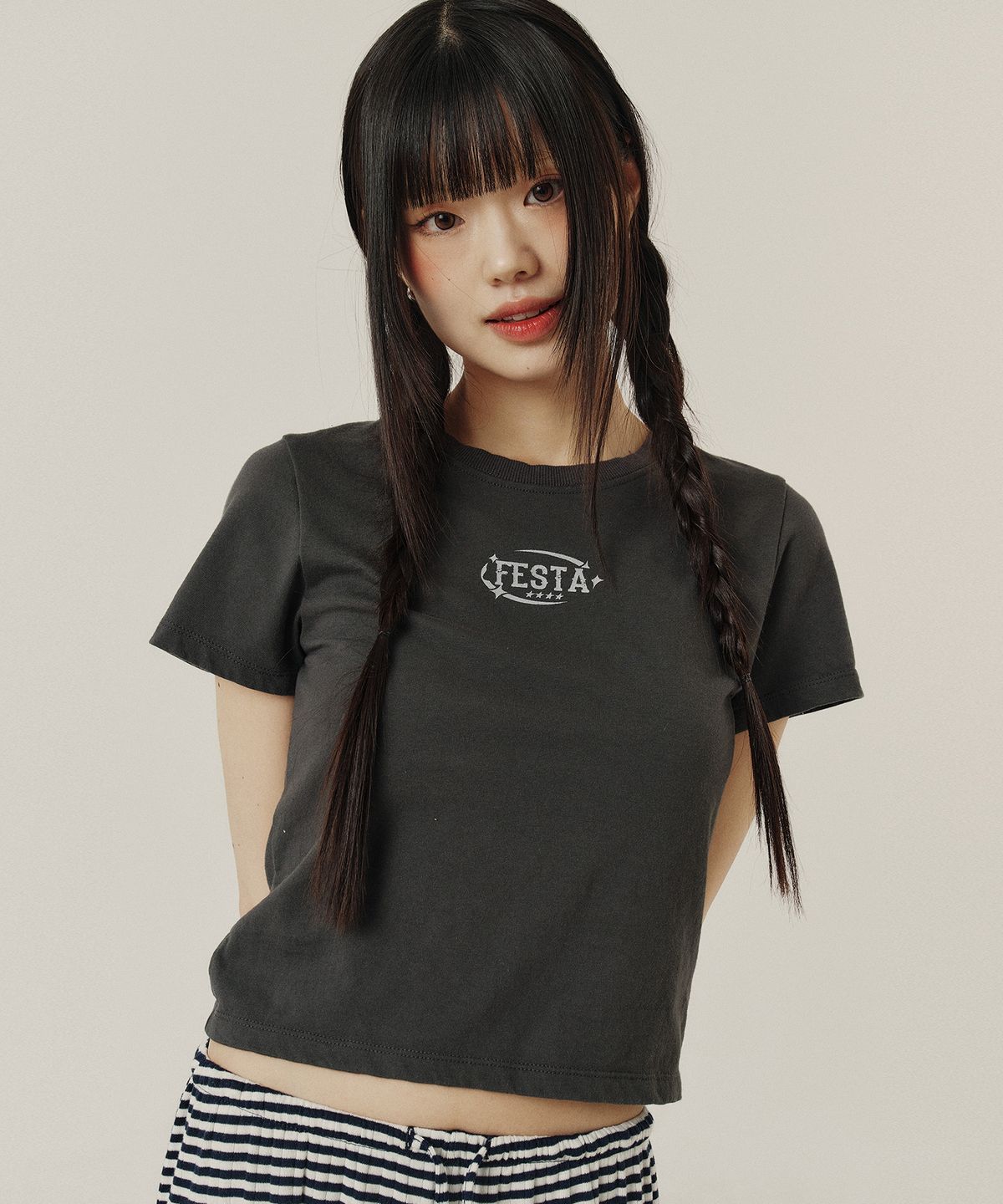 꾸아페(QUAFE) FESTA LOGO CROP T-SHIRT_2color
