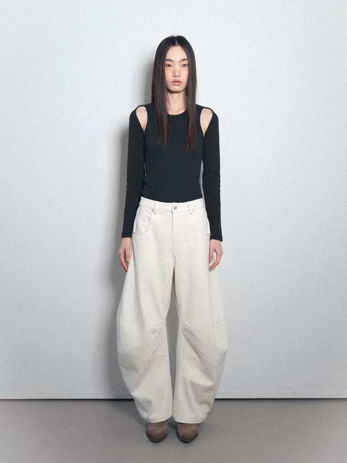 비수스(VISUS) Cotton Curved Pants_Ivory