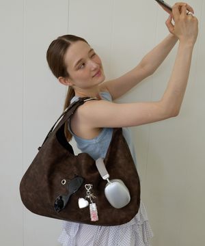 BUCKLE REVERSIBLE SHOULDER BAG + LETERIE LIP + KEYRING SET