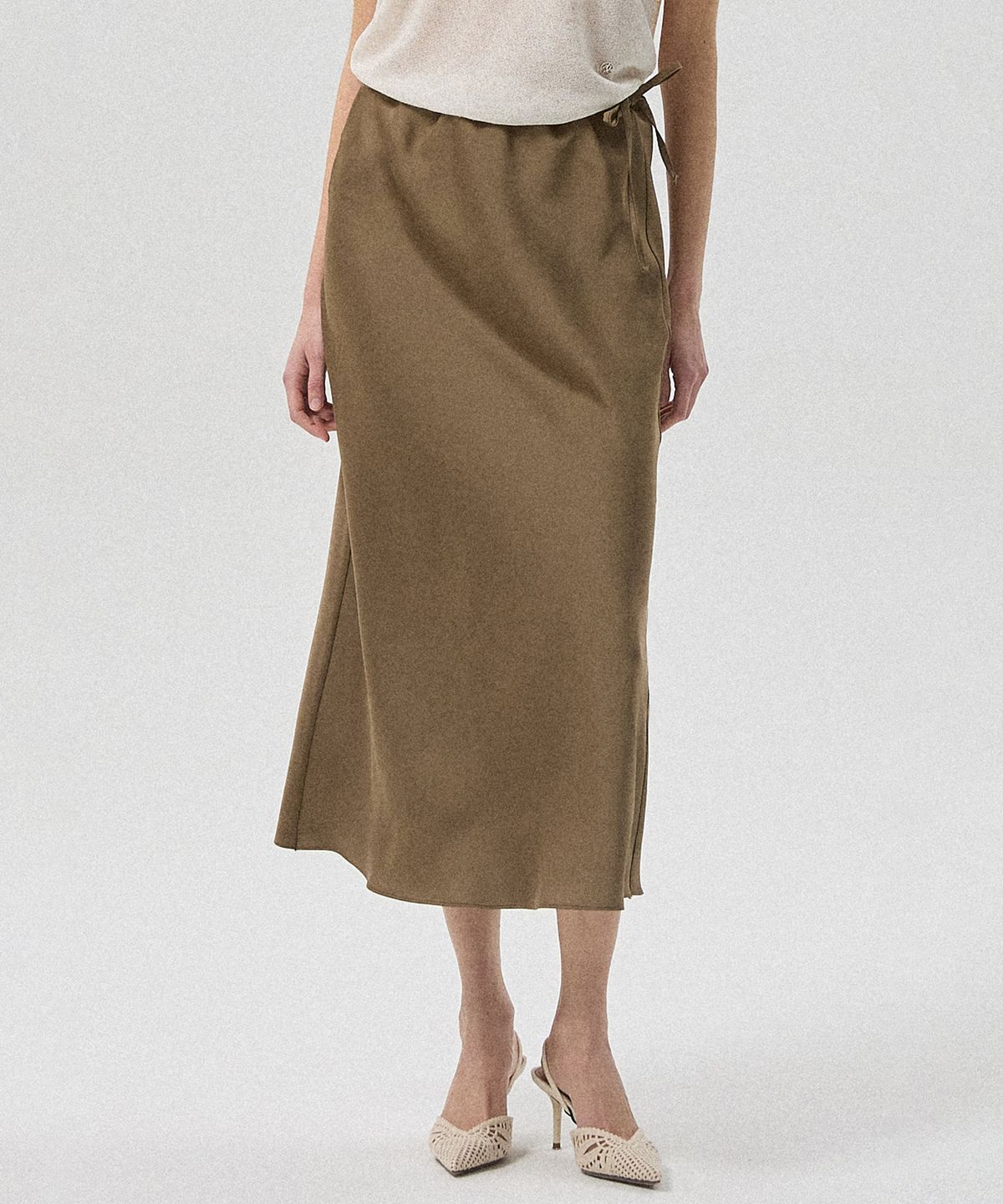아흐레(AHRE) Liera Satin Tie Long Skirt_BROWN
