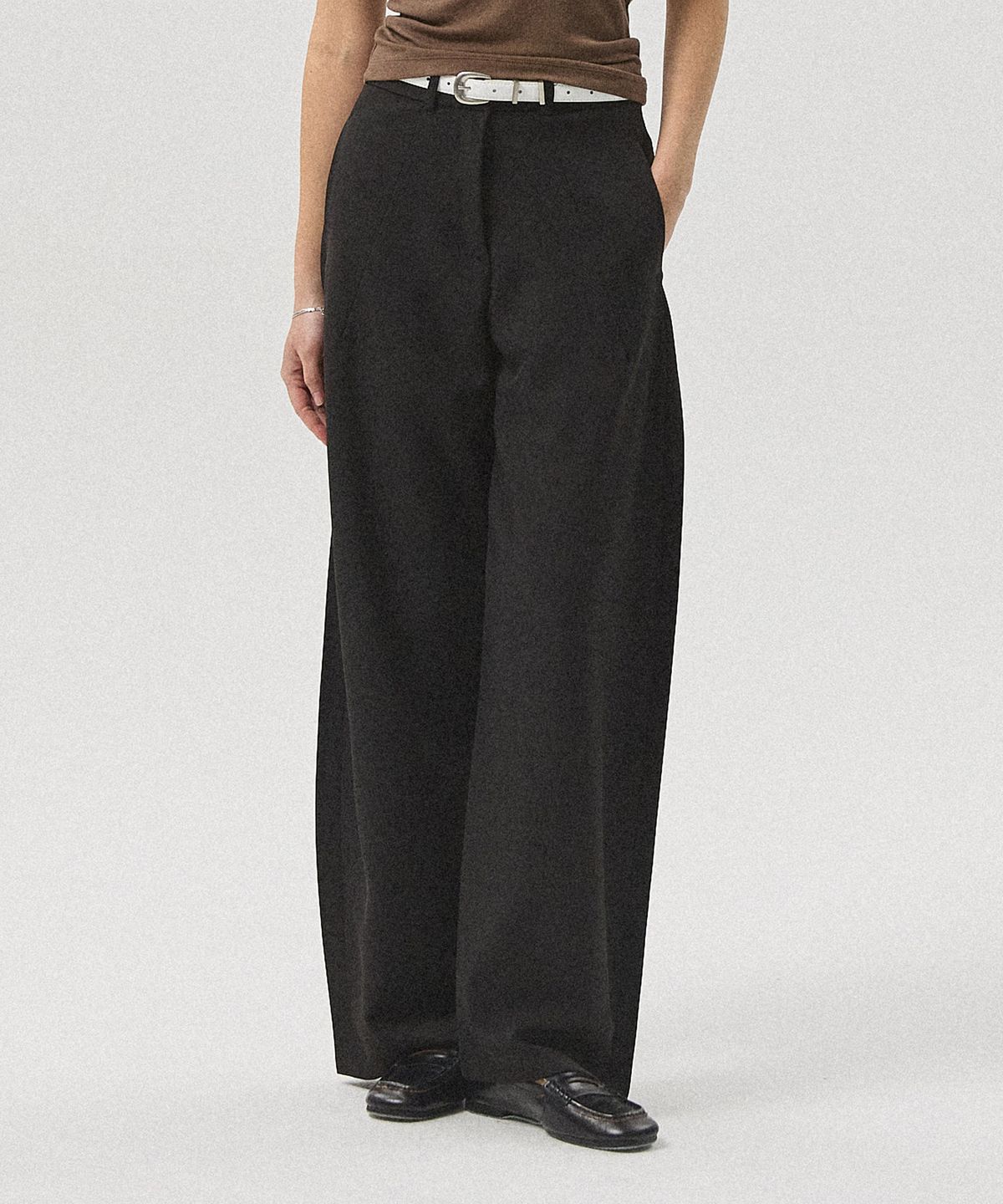 아흐레(AHRE) Rex Curved Tuck Slacks_BLACK [기장선택]