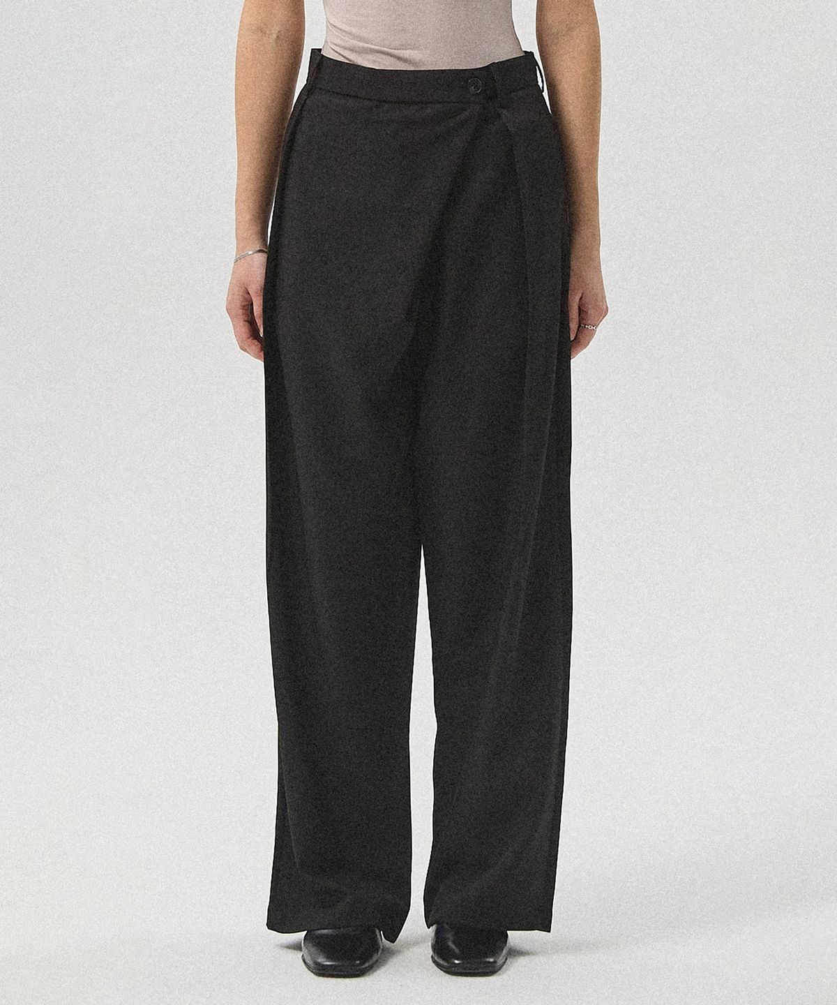 아흐레(AHRE) Arden Wrap Wide Slacks_BLACK [기장선택]