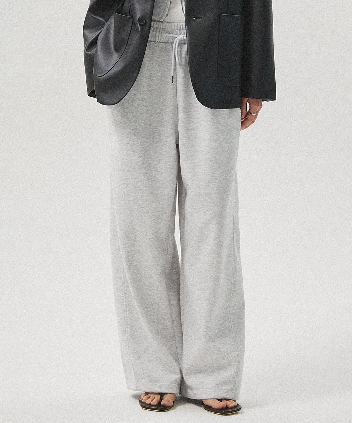 아흐레(AHRE) Aro Oversized Wide Drawstring Sweatpants_WHITE MELANGE