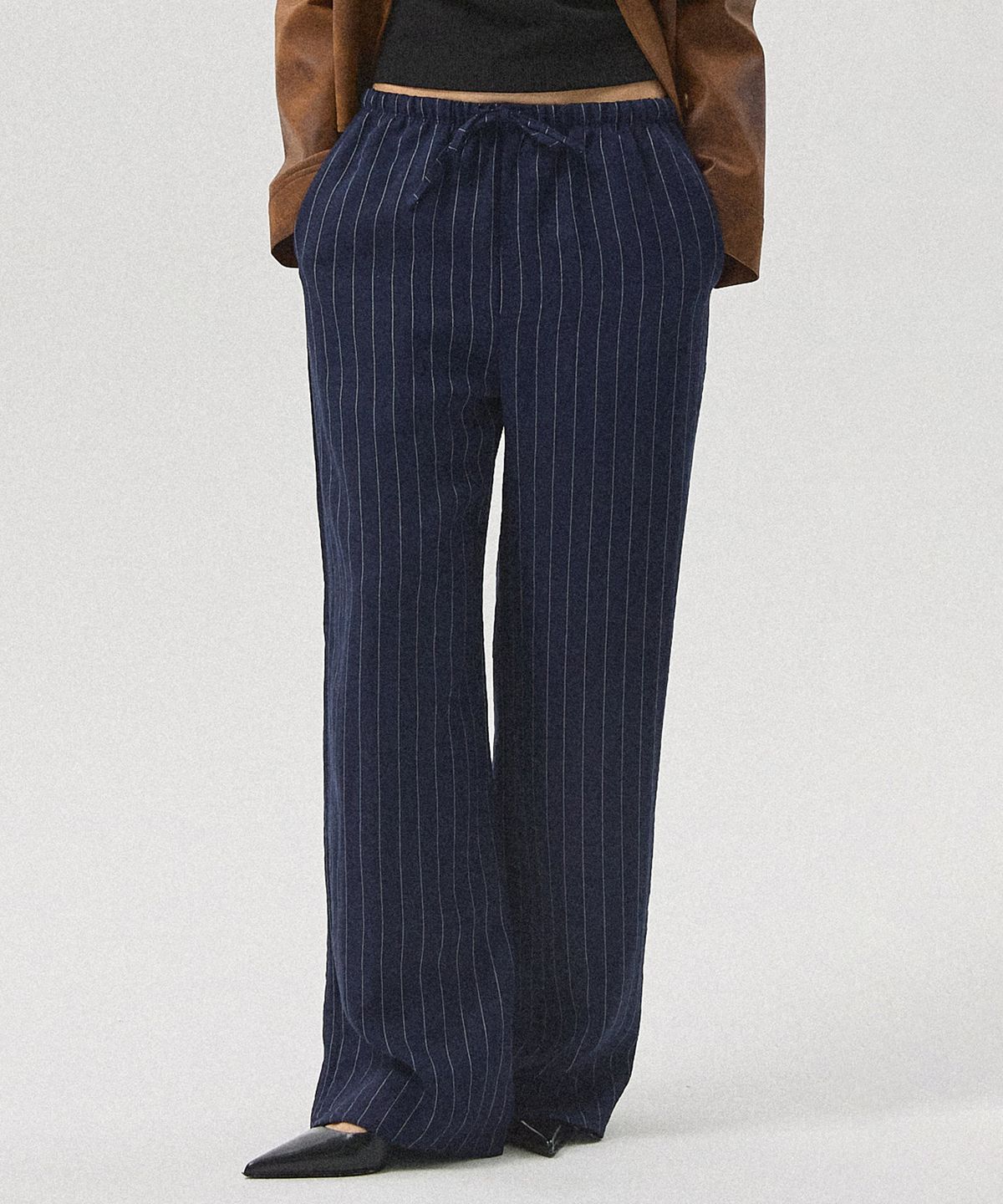 아흐레(AHRE) Sero Linen-Like Stripe Banding Wide Straight Pants_NAVY