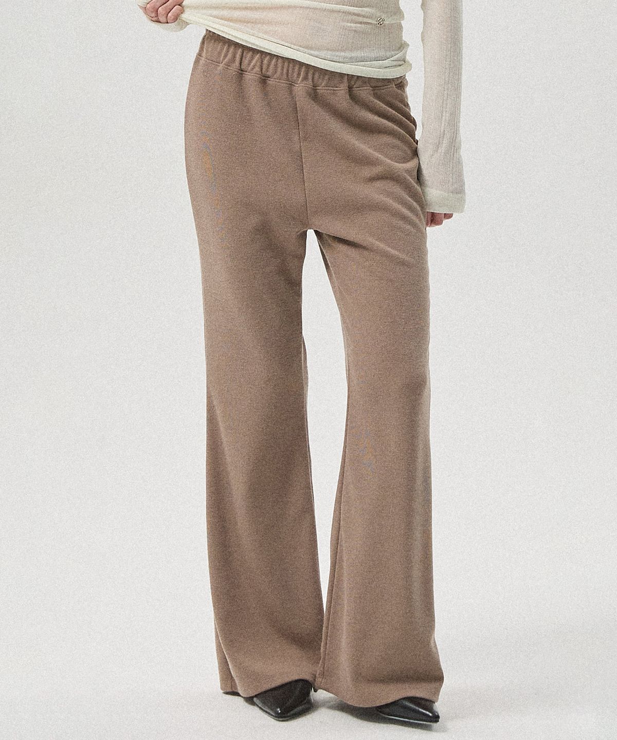 아흐레(AHRE) Lior Jersey Bootcut Banding Pants_BROWN