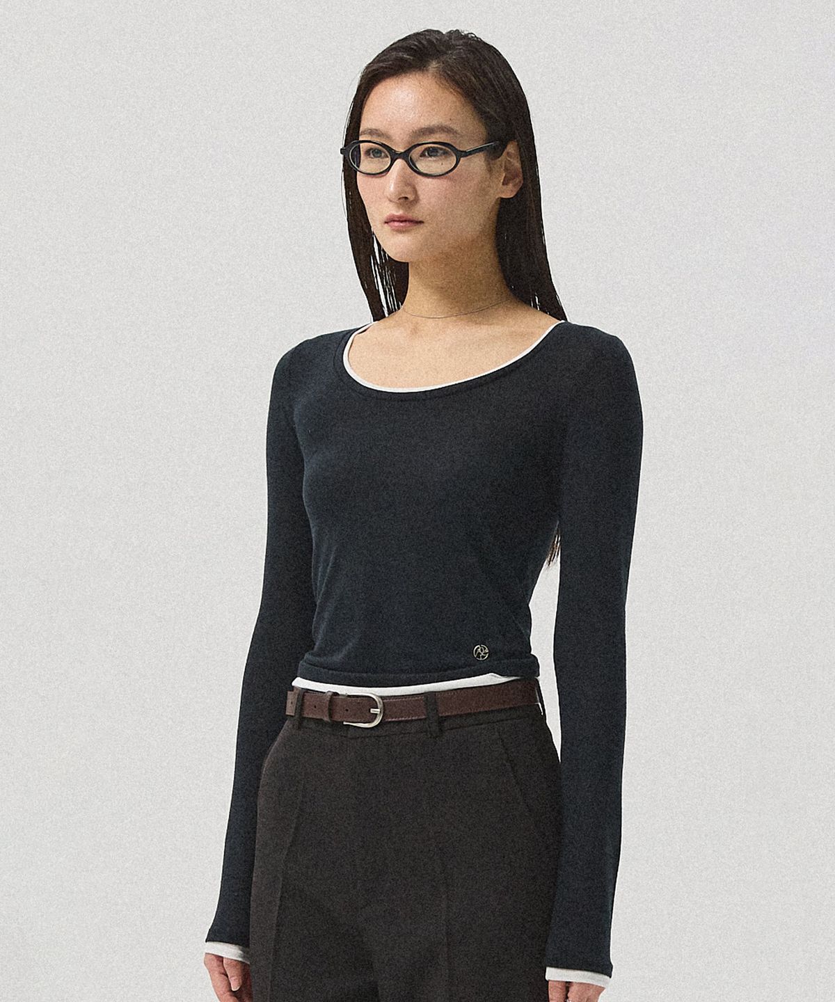 아흐레(AHRE) Sera Layered U-Neck Slim Tee_BLACK