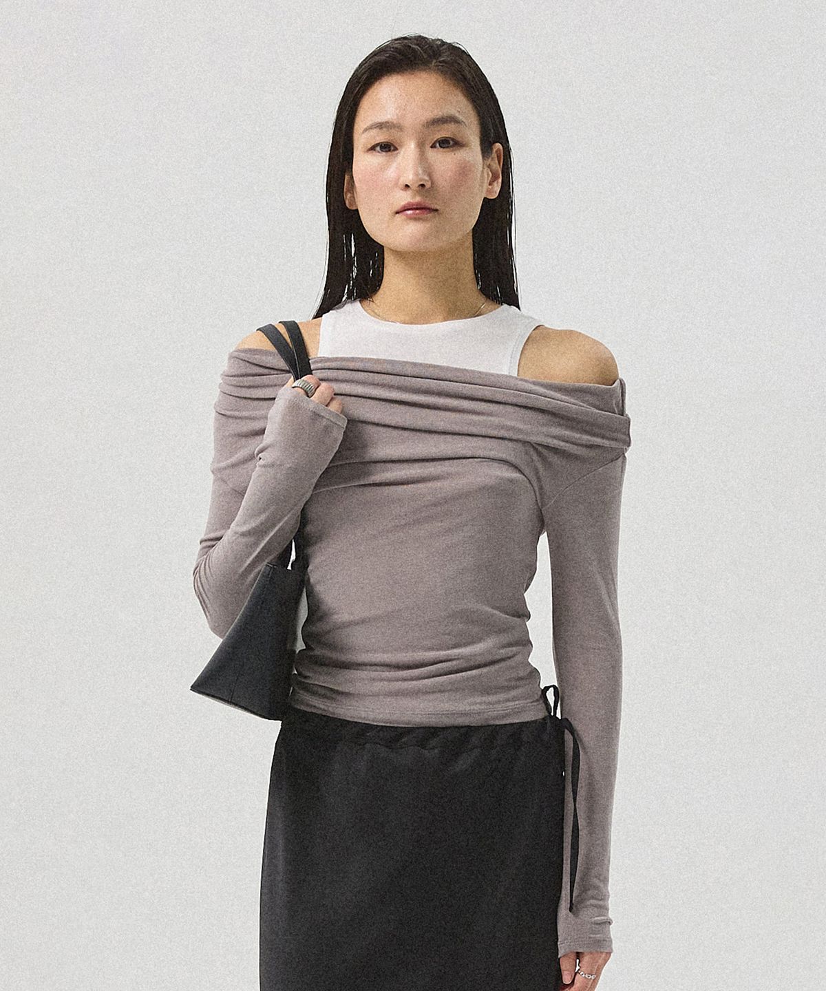 아흐레(AHRE) Nera Layered Off-Shoulder Sleeveless Tank_DARK BEIGE