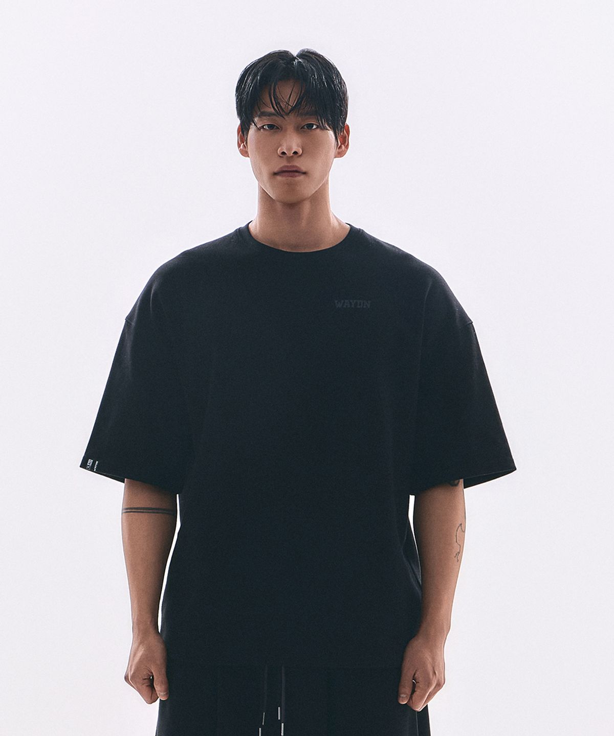 웨이든(WAYDN) [ALI] ALI 더 레전드 오버핏 레터링 반소매 블랙