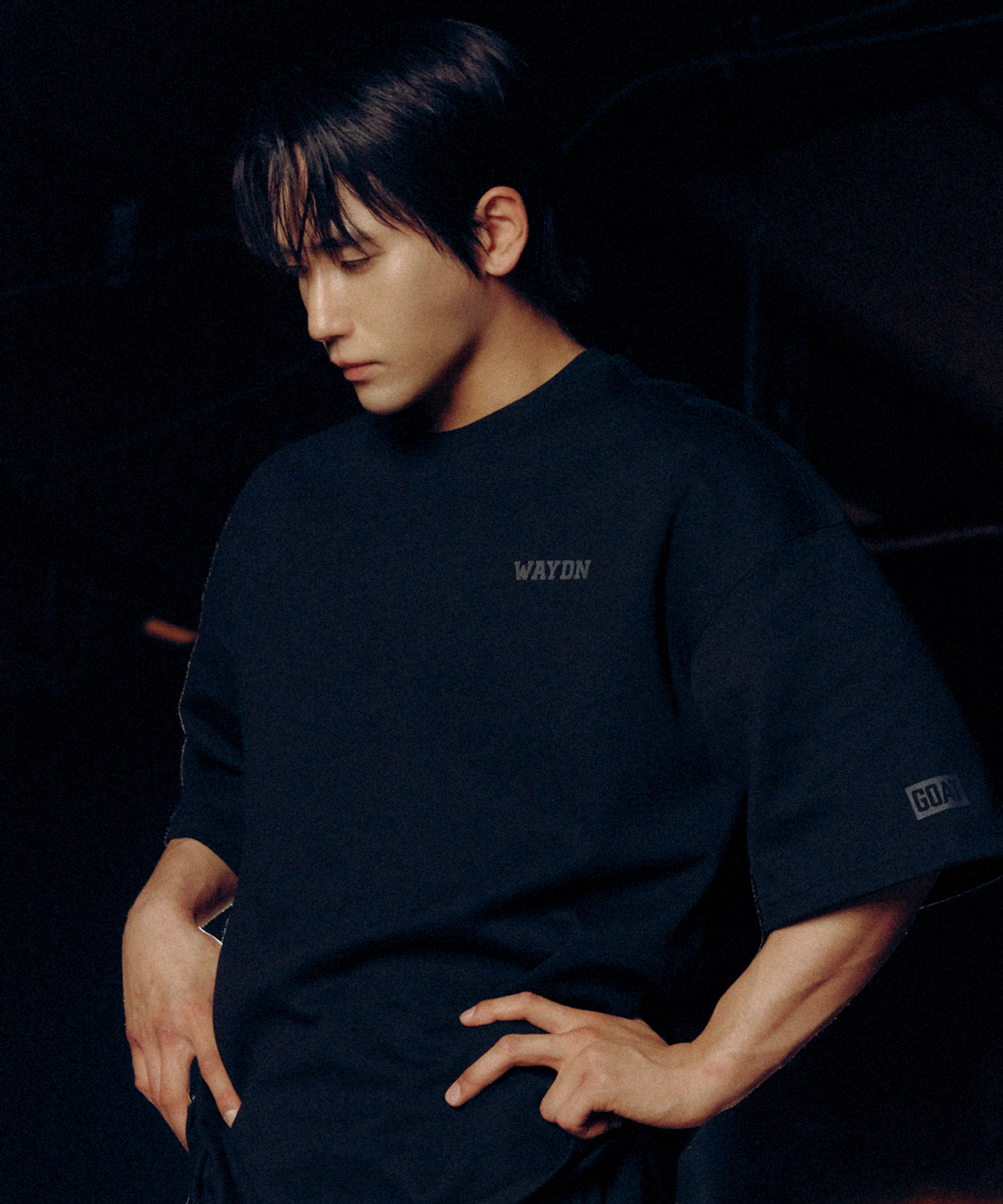 웨이든(WAYDN) [ALI] THE GREATEST 라운드 숏 슬리브 블랙