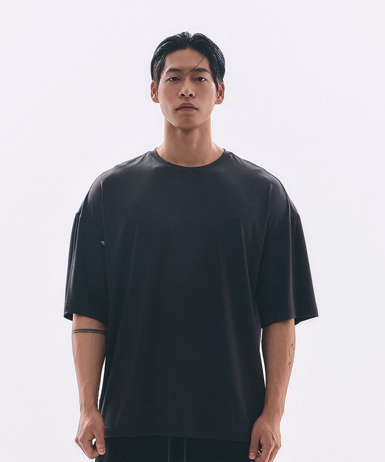 [ALI] THE GREATEST 오버핏 숏 슬리브 차콜
