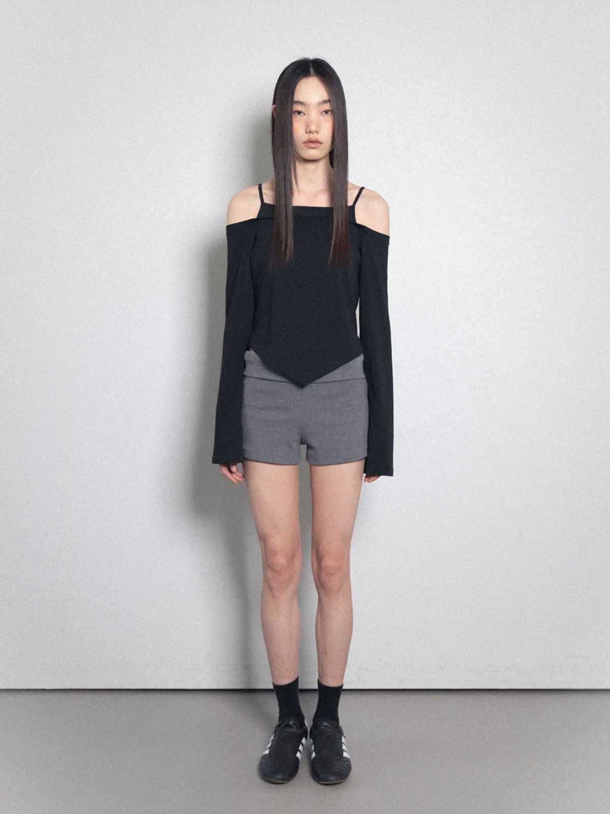 비수스(VISUS) Fold Over Shorts_Charcoal