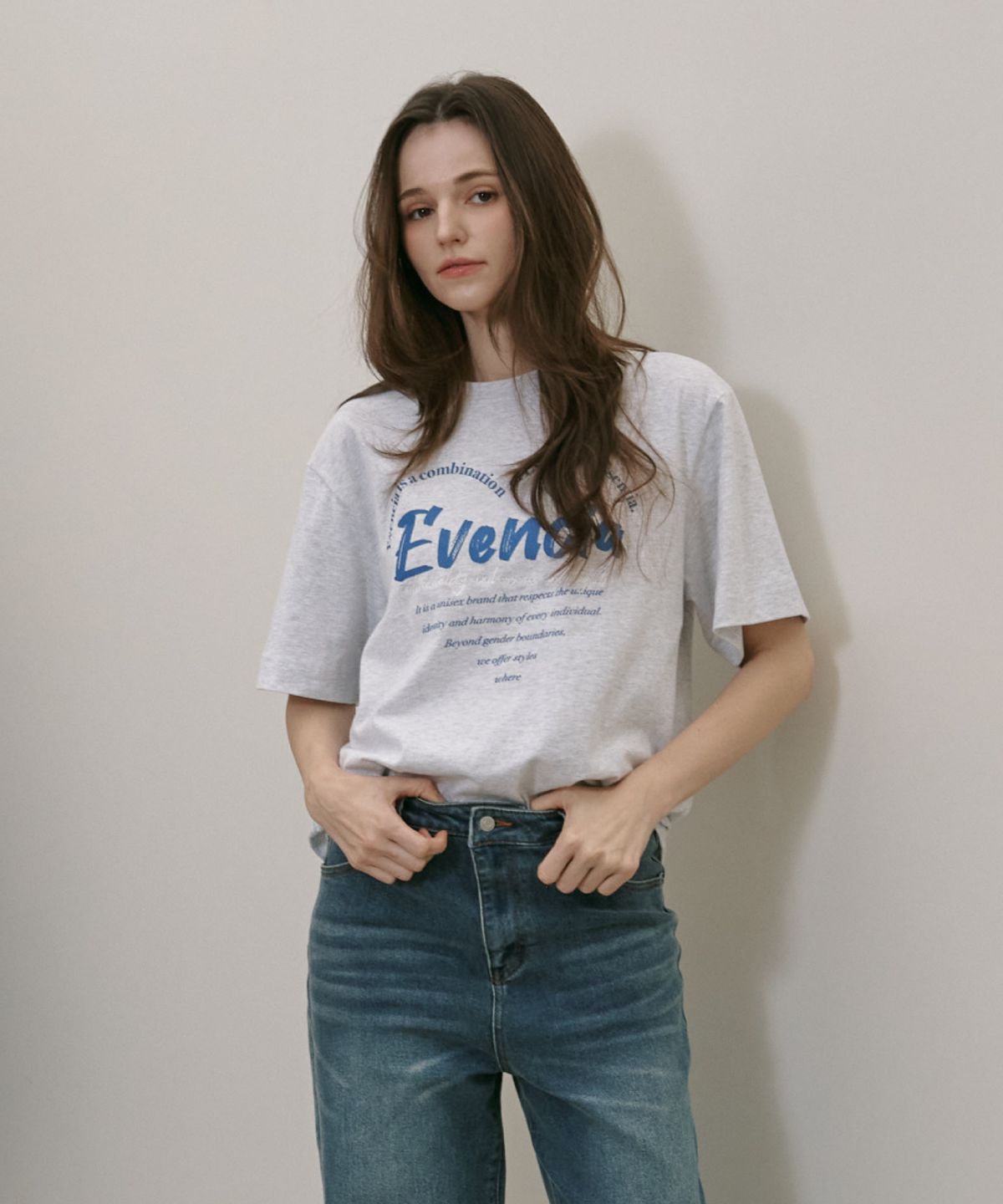 이븐시아(EVENCIA) 20수 하트 로고 그래픽 티셔츠