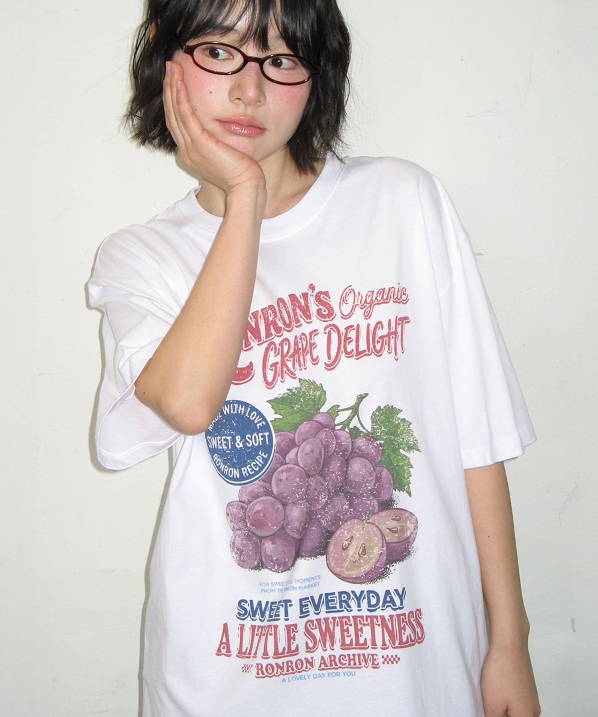 론론(RONRON) VINTAGE GRAPE OVER FIT T SHIRT WHITE