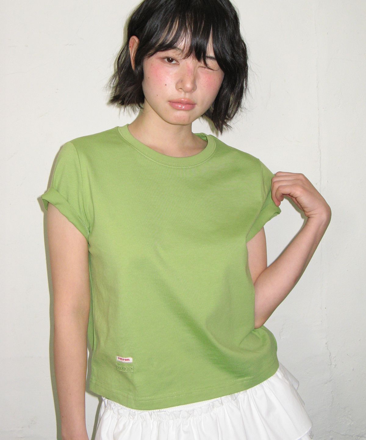 론론(RONRON) MINI LABEL CROP SHORT SLEEVE OLIVE